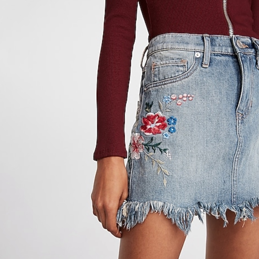 Express floral embroidery Demi mini skirt size 2 - Picture 1 of 8